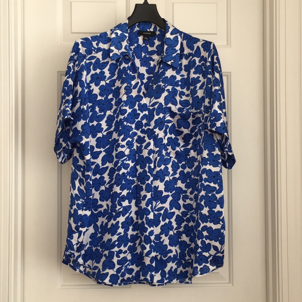 ALFANI Women’s Top Blue Floral Short Sleeves Button down Silky Shirt Size M NWOT